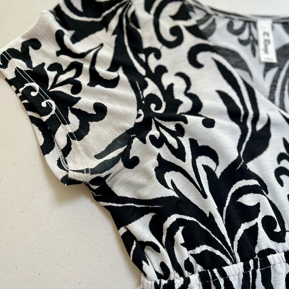 R Rouge Black and Cream V neck Dress - Picture 7 of 14
